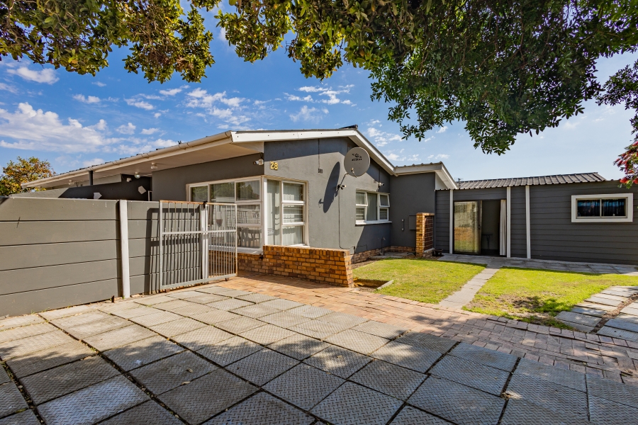 4 Bedroom Property for Sale in Fairfield Estate Western Cape